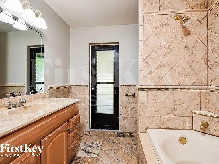1122 SE 22nd Ter — Photo 11