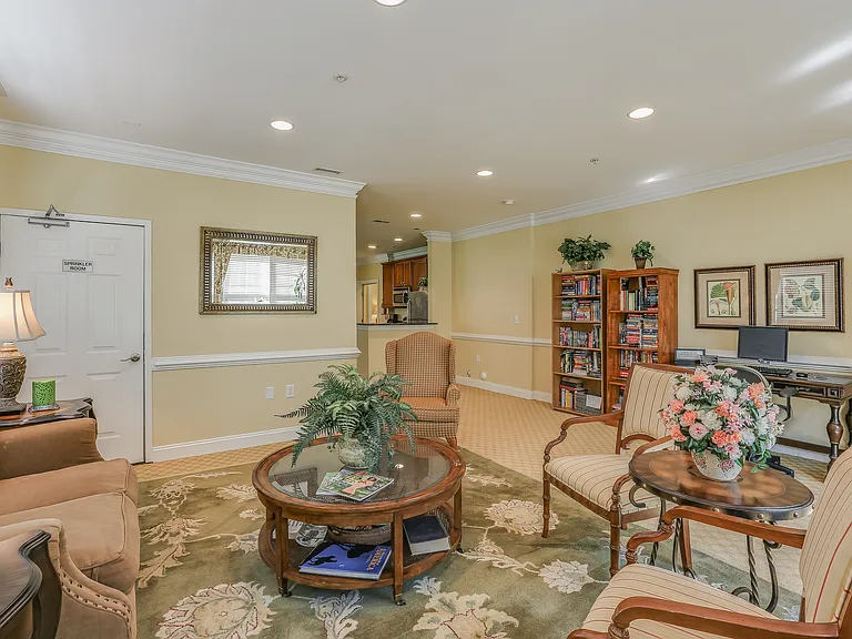 Sunstone Apartments — Photo 9