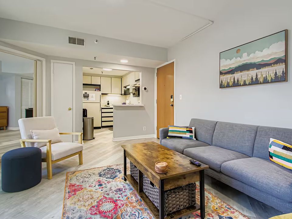 1st image of 900 19th Ave S APT 405