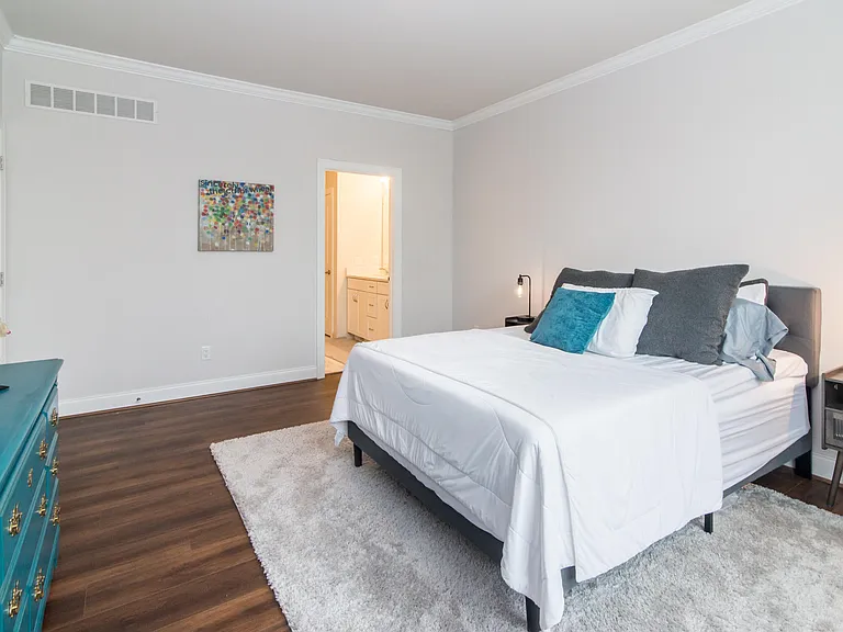 2544 Oxford Cir — Photo 20
