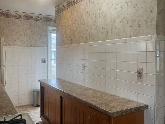 5th image of 1825 Garloch Dr