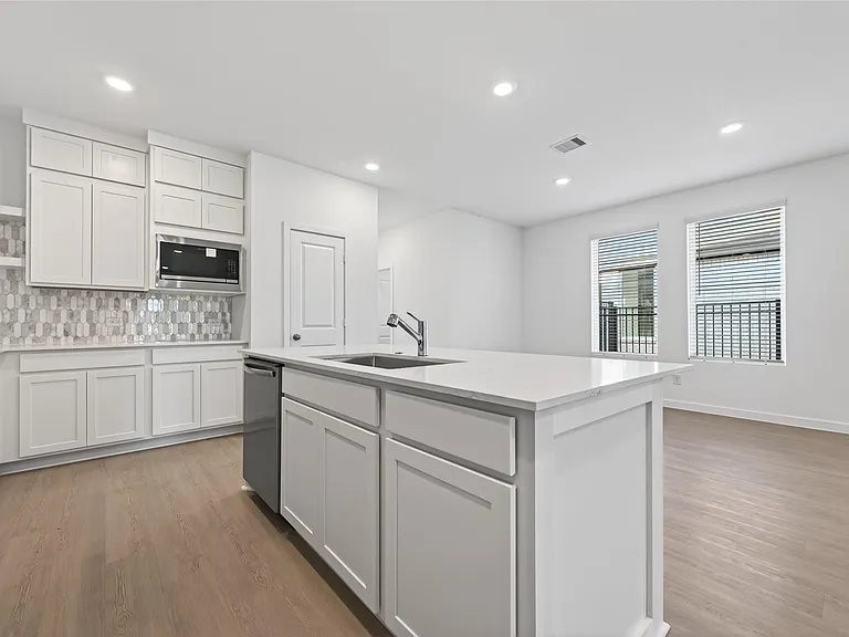 27435 Sunterra Village Dr — Photo 11