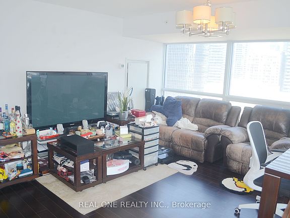 5th image of 386 Yonge St #2002