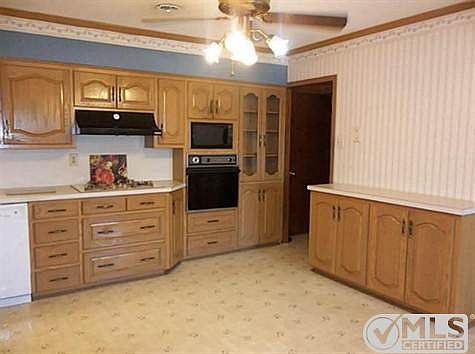3rd image of 125 Highland Dr