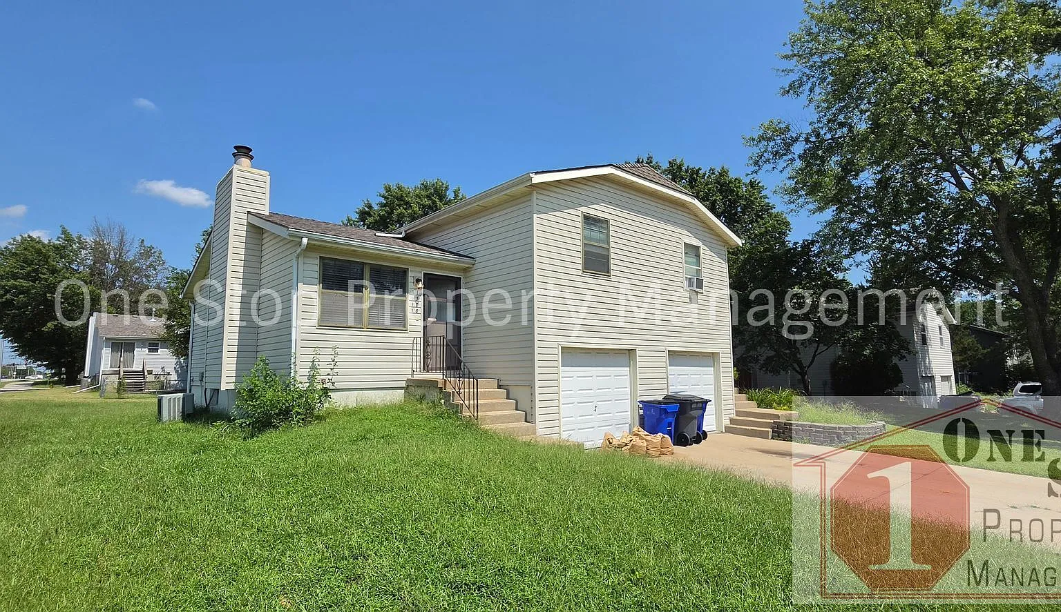 Beautiful 3 Bedroom / 1.5 Bathroom Duplex in Olathe! — Photo 1