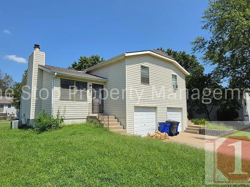 1300 E 152nd Ter
