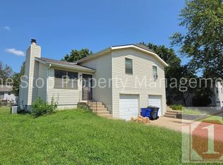 1300 E 152nd Ter, Olathe, KS 66062
