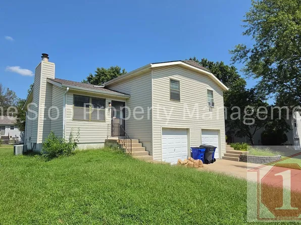 1300 E 152nd Ter, Olathe, KS 66062