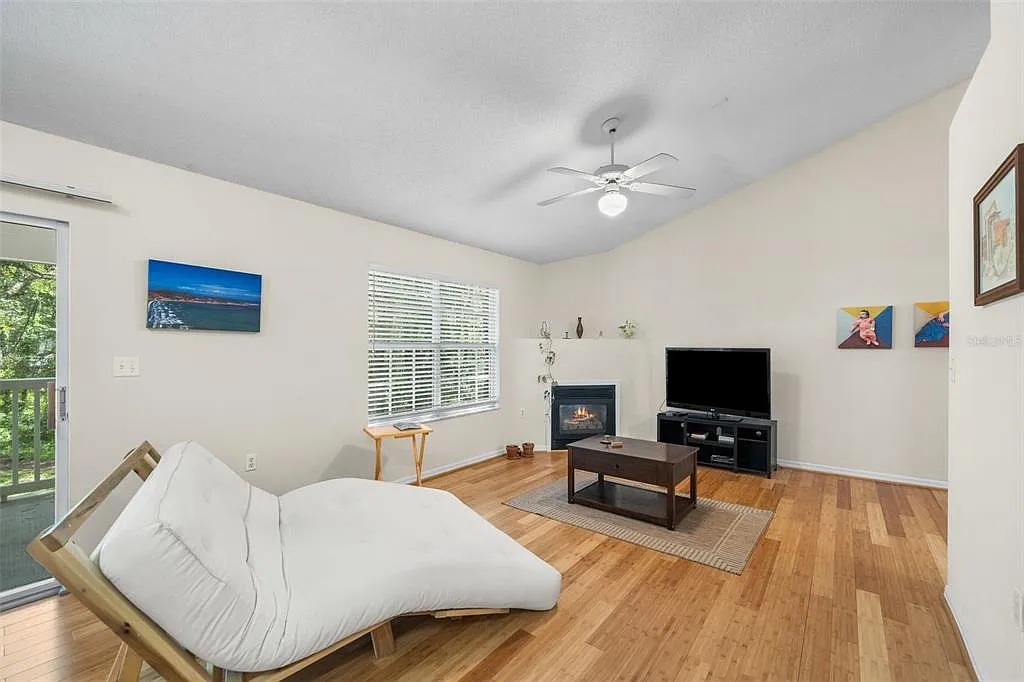 3 bed, 2.0 bath, 1454 sqft, $2,200 — Photo 4