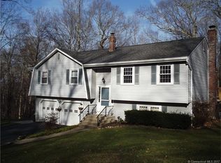 1 Friar Tuck Dr, Gales Ferry, CT 06335