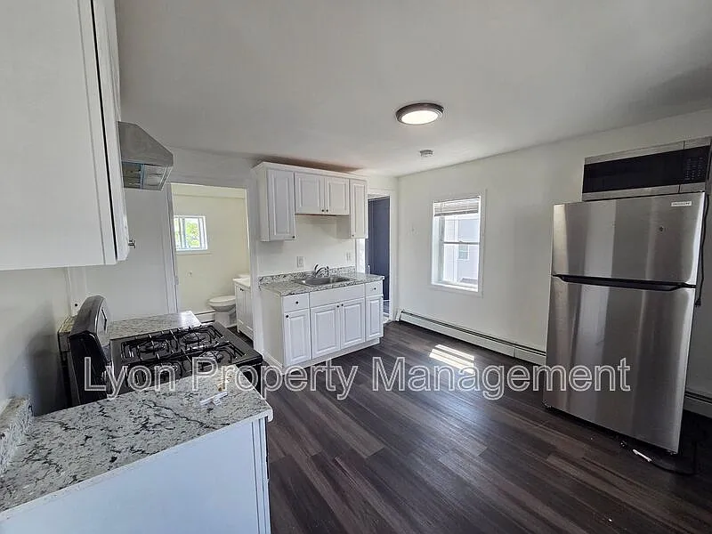 94 Webster Ave #2