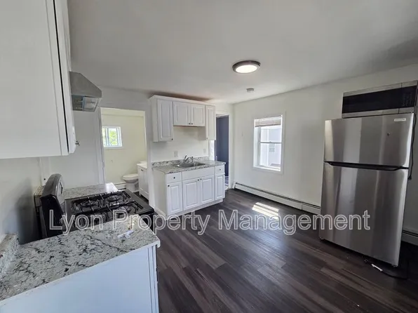 94 Webster Ave #2, Providence, RI 02909