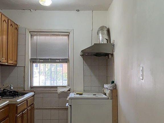 5th image of 14841 Booth Memorial Ave Floor 1