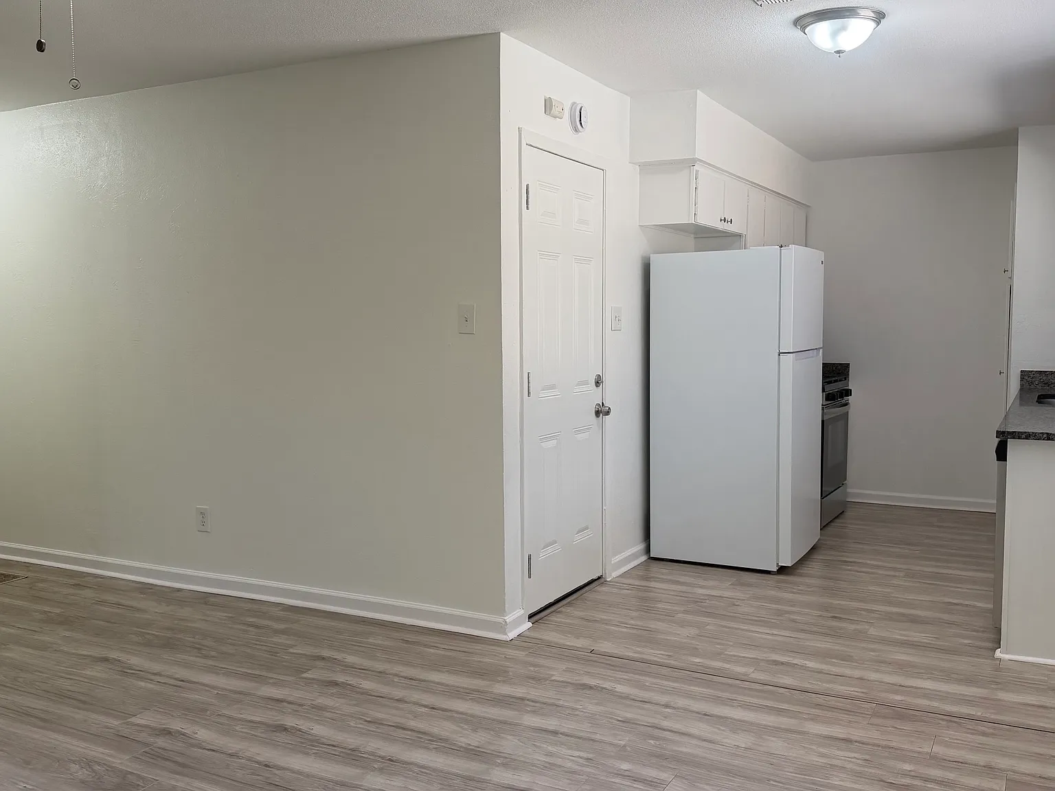 3 bed, 960 sqft, $1,595 — Photo 4