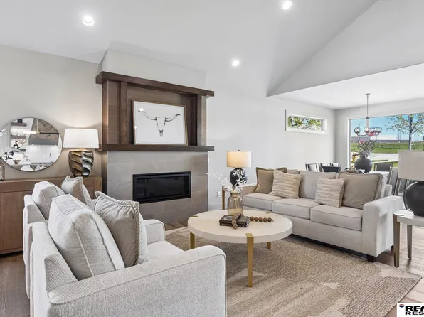20101 W St, Omaha, NE 68135