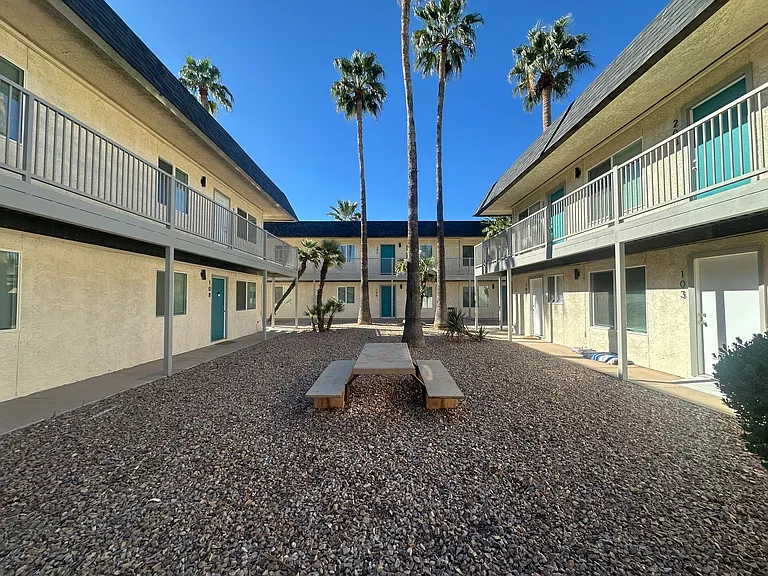 4424 Bellevue Newly Renovated Apartments with All Appliances Included! — Photo 15