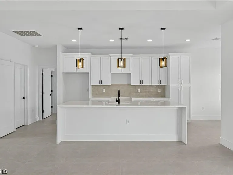 208 Pembroke St — Photo 6