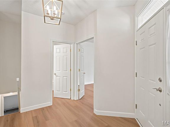 5th image of 704 Harrier Dr #V