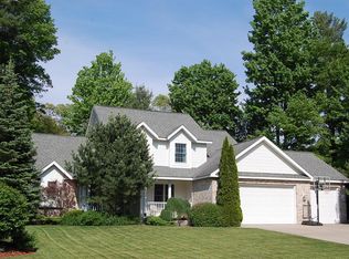 18136 Hidden Trail Dr, Spring Lake, MI 49456