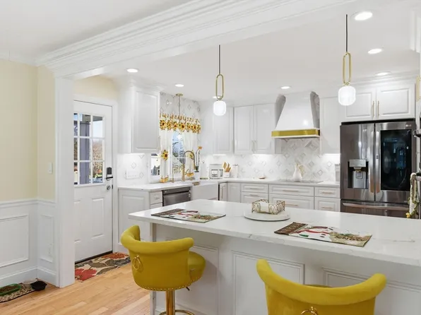 17 Cunniff Ave, Milford, MA 01757