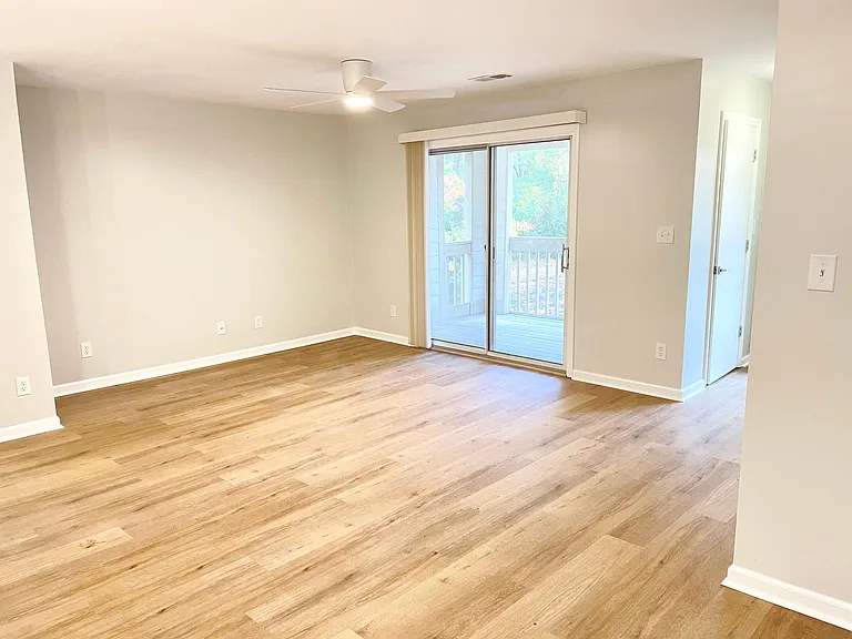 1032 Churchill Downs Ct #B — Photo 8