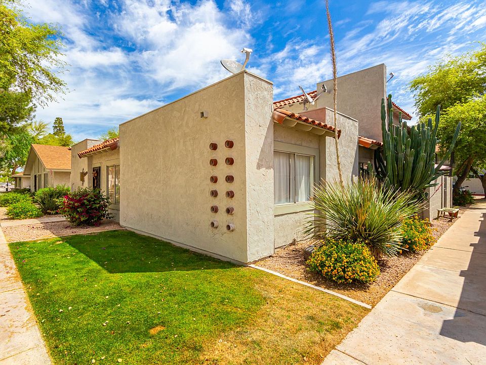 Scottsdale Furnished Townhome For Rent: $2,195 (2 beds, 1.5 baths, 950 Square Feet)