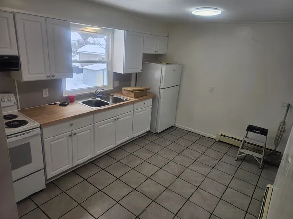 9 Warwick Ave, Albany, NY 12205