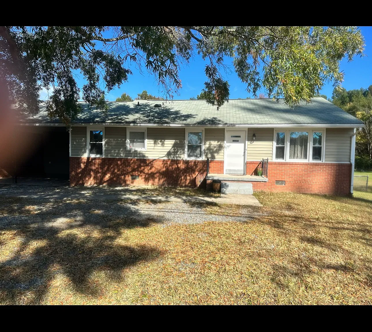 3 bed, 1036 sqft, $1,900 — Photo 1