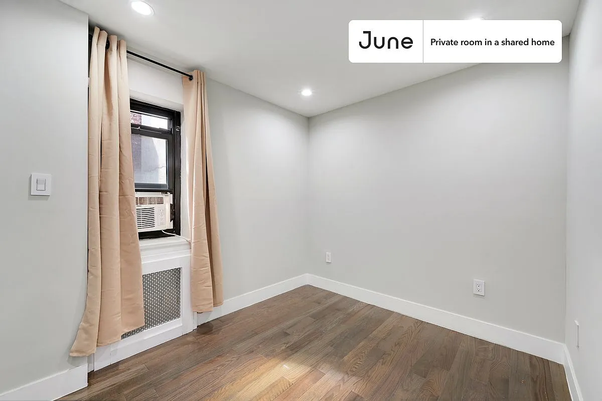 Queen bedroom in 3 bed/1 bath home in East Village #729 B — Photo 2