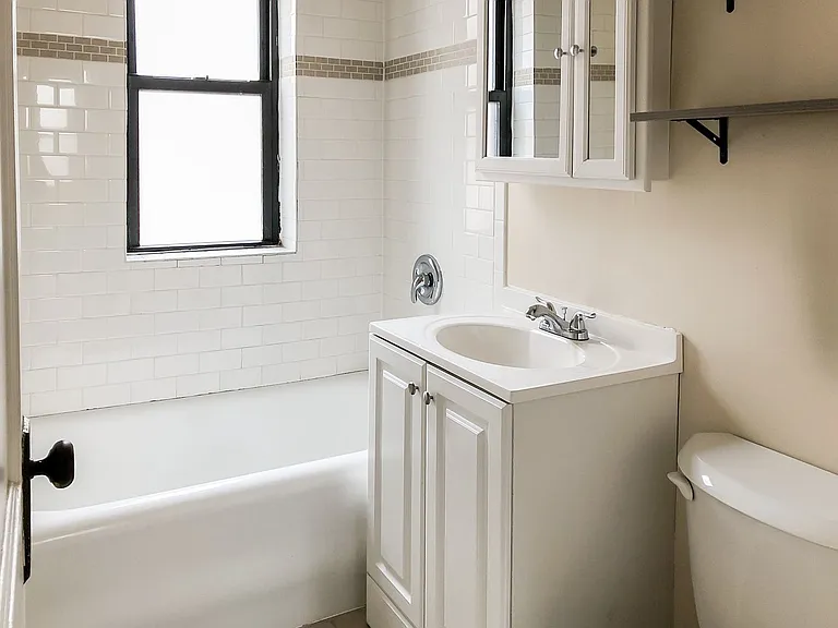 617-25 W. Melrose — Photo 17
