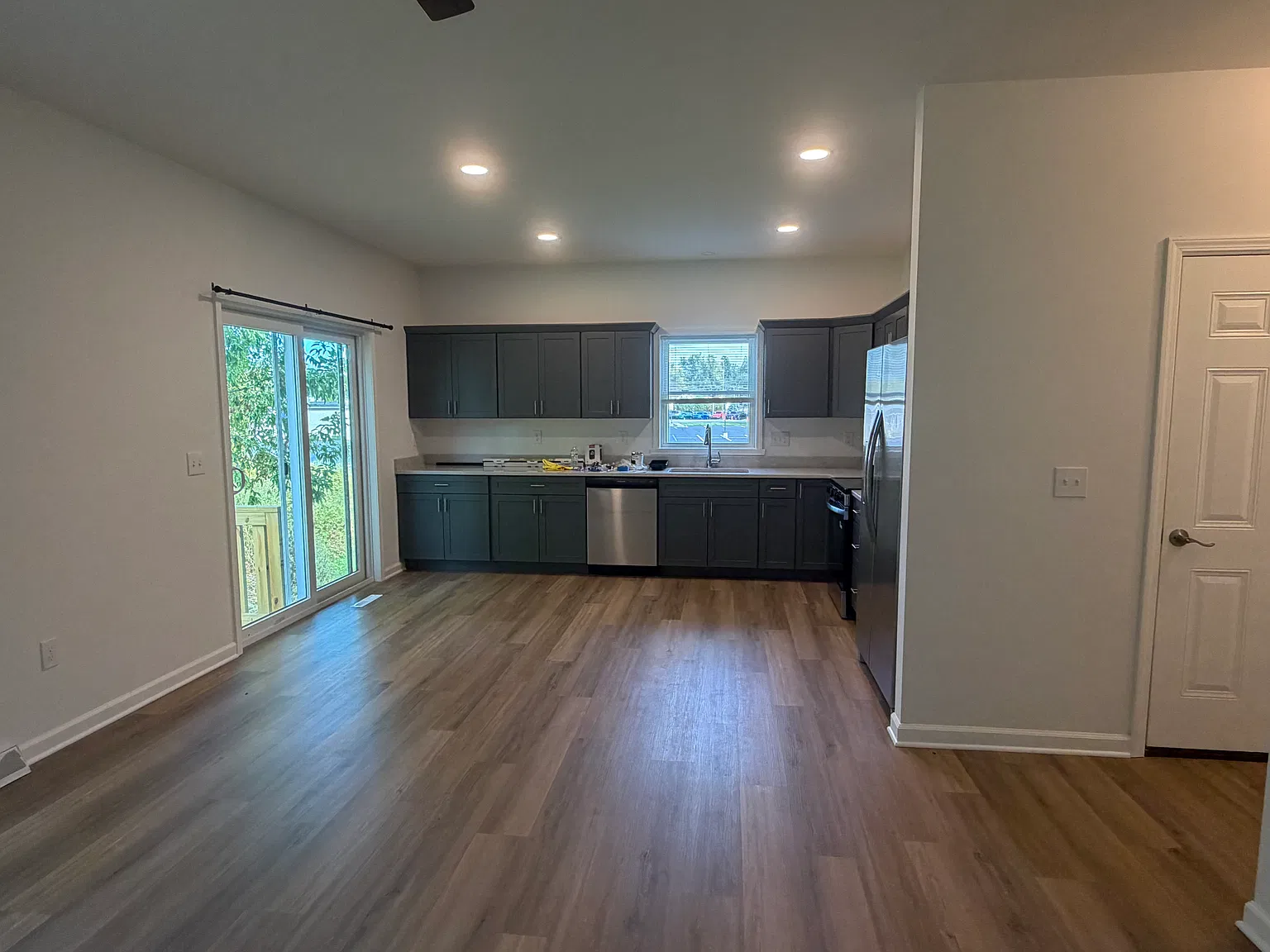 3 bed, 2.5 bath, 1387 sqft, $3,500 — Photo 4