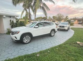 1020 N 74th Ter, Hollywood, FL 33024