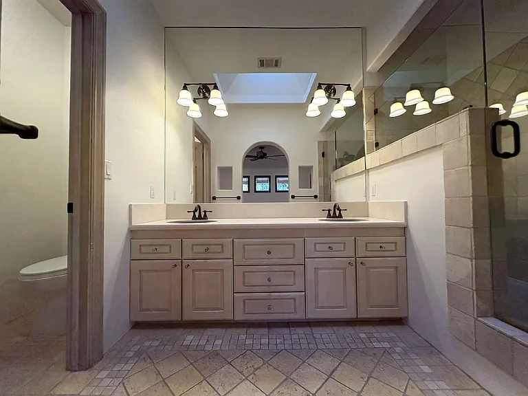 712 Elizabeth Ln — Photo 20