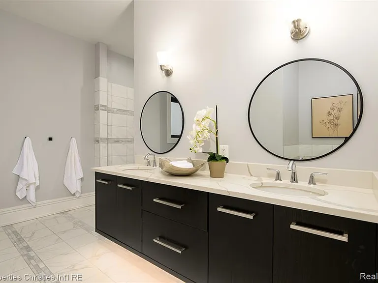 32686 Woodward Ave #E — Photo 15