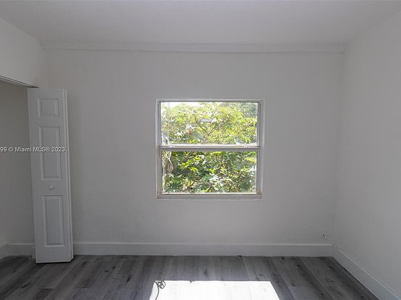 4th image of 2547 Wilson St