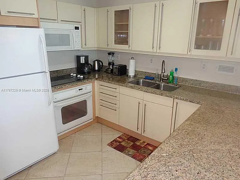 2301 Collins Ave #1221 — Photo 17