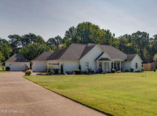 2258 Legends Dr, Nesbit, MS 38651