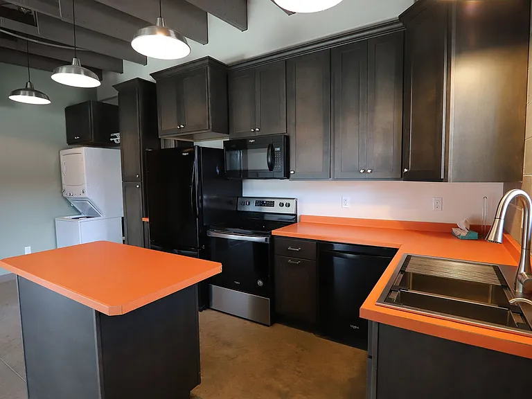 1252 Broadway St — Photo 7