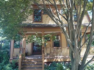 10 Auburn Pl, Brookline, MA 02446
