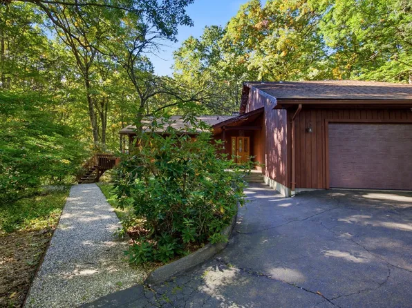 79 Pine Ridge Rd, Montgomery, MA 01085