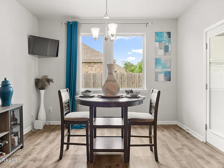 203 S Lakepointe Dr — Photo 6