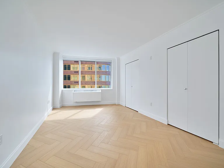 160 Riverside Blvd #14S — Photo 16
