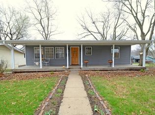 317 Maple St, Pella, IA 50219