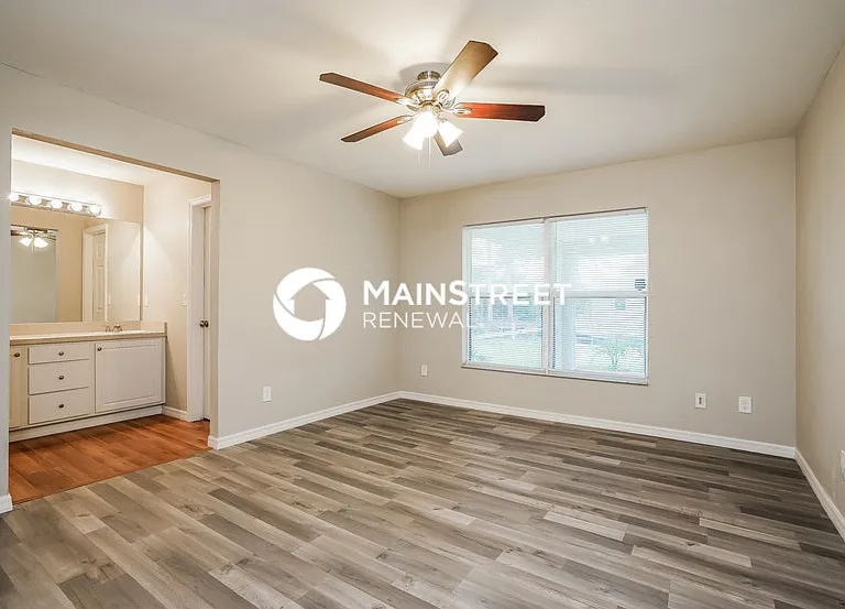 3748 NE 15th Pl — Photo 10