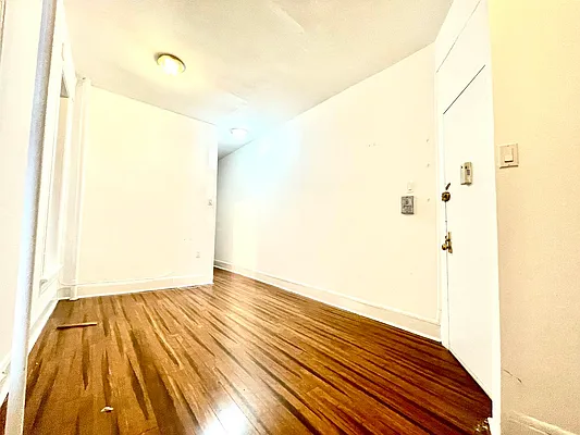 Rented by Pear NYC LLC | media 54