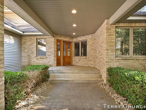 3rd image of 6147 Cannon Highland Dr NE