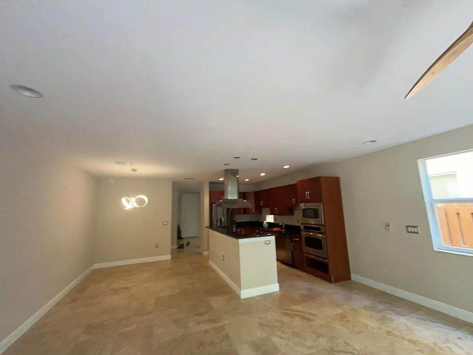 409 SW 5th St #1