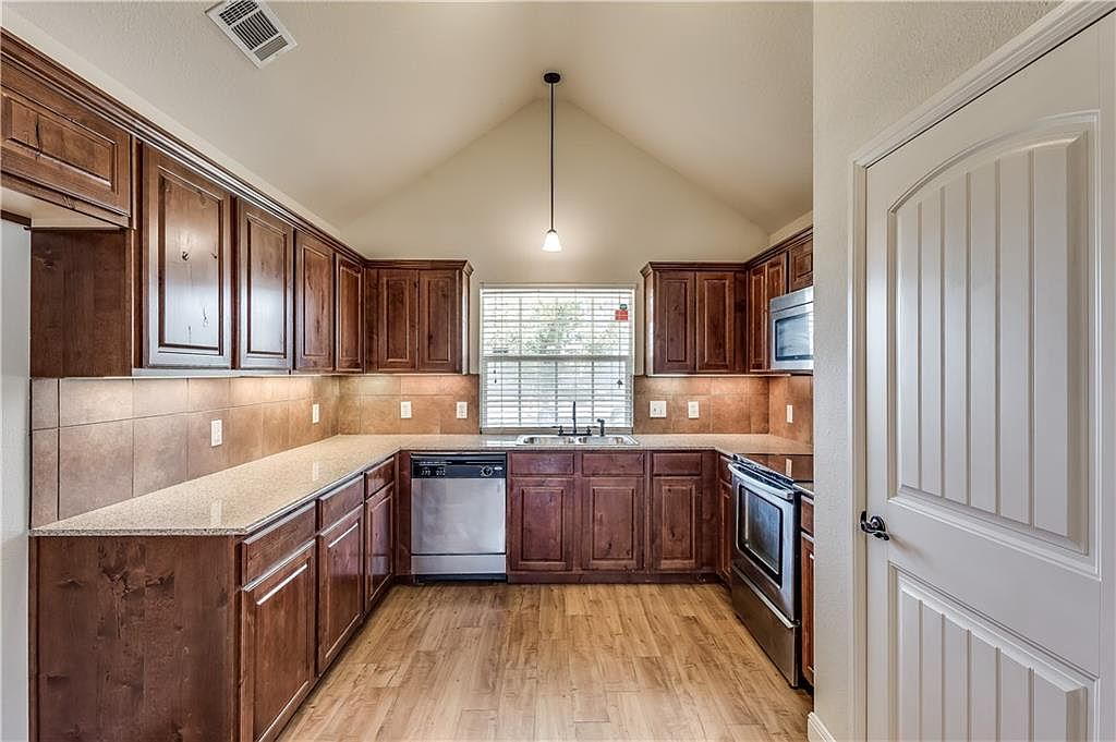 2924 Englefield Grn, Denton, TX 76207 Zillow