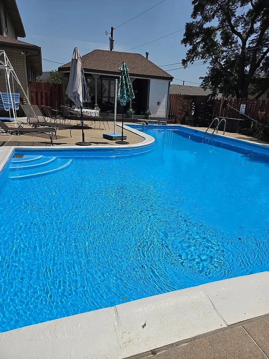 3 bed, 1946 sqft, $2,200 — Photo 2