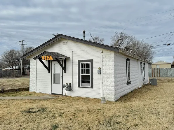 317 Sunnyside Ave, Dodge City, KS 67801
